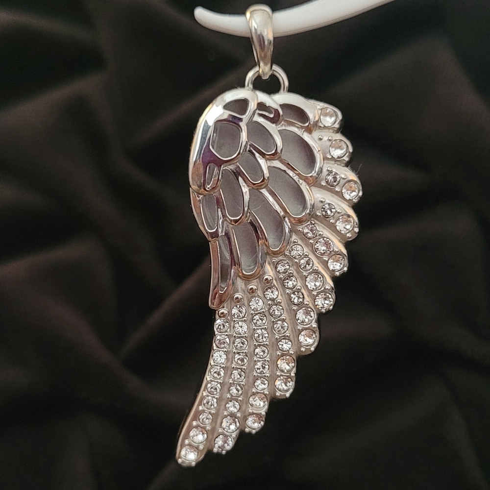 ORIGAMI OWL SILVERTONE ANGEL WING LOCKET